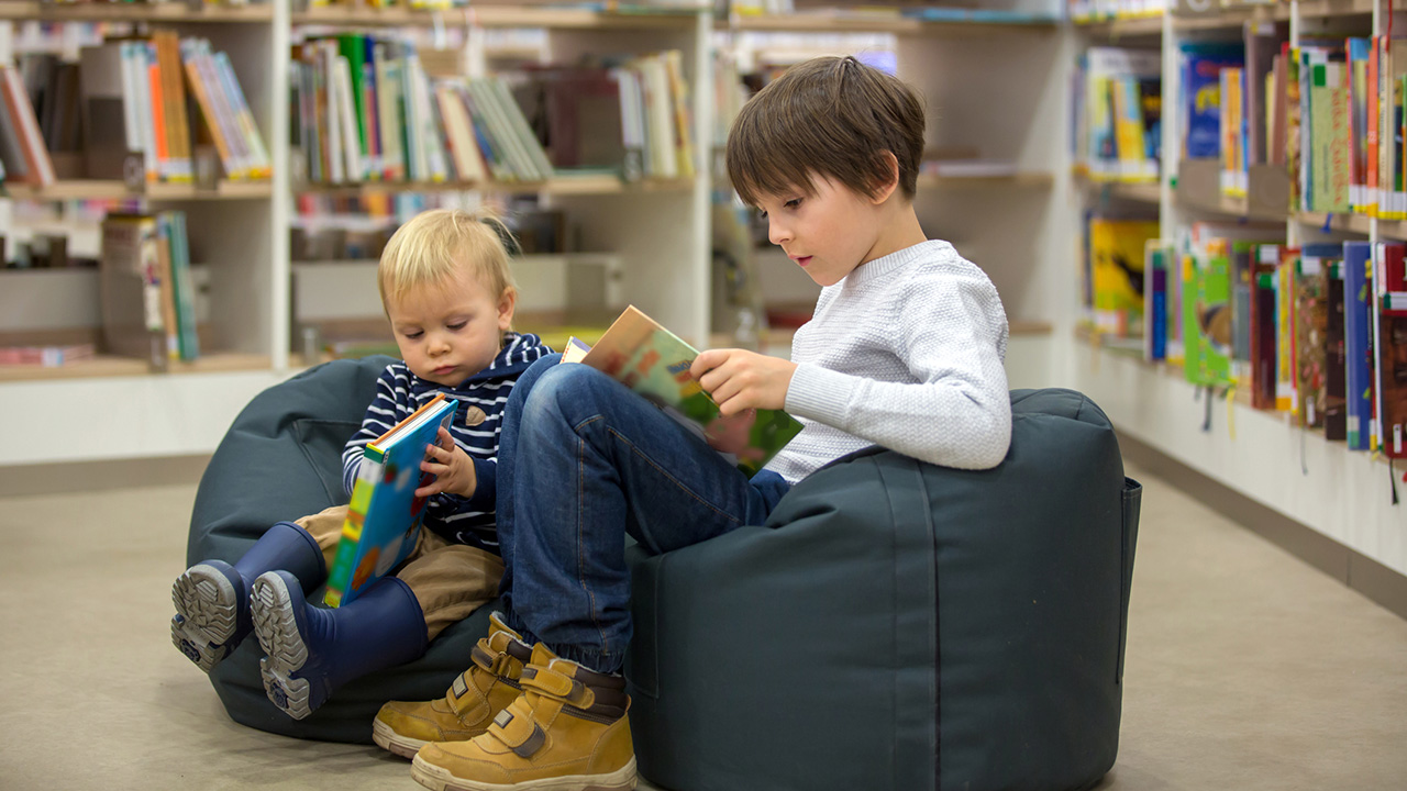 Children reading together in library. 